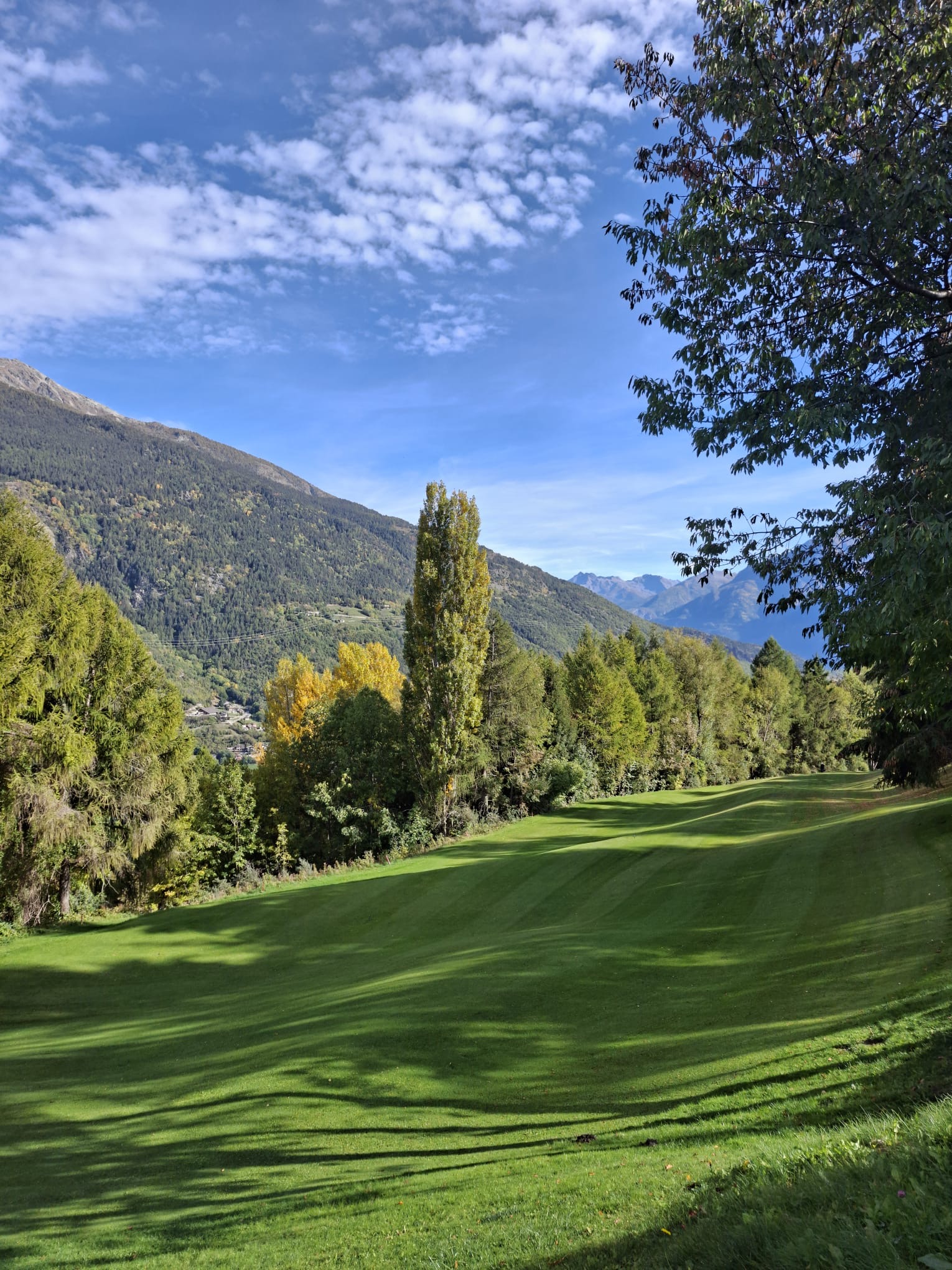 Panorama del campo Golf Club Aosta Arsanières